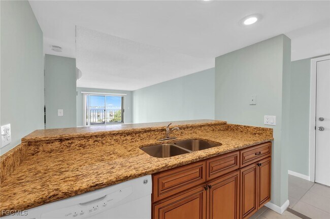 Building Photo - 2885 Palm Beach Blvd