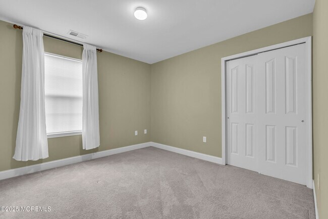 Building Photo - 12 Wintergreen Ct