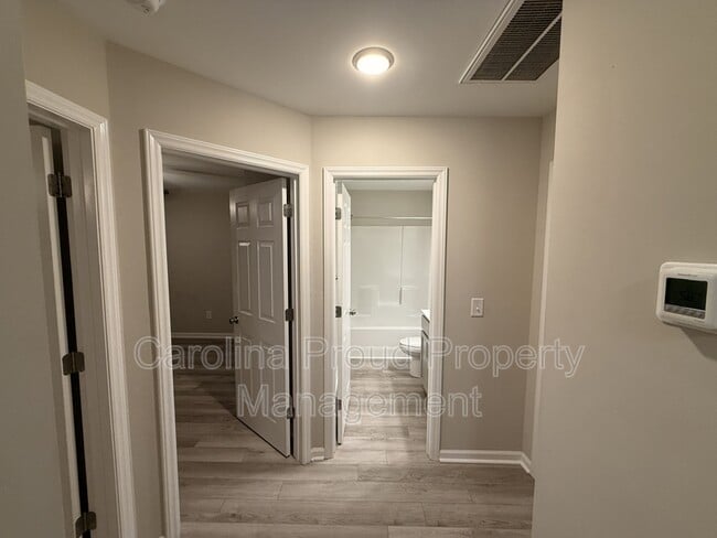 Building Photo - 337 S Pointe Dr