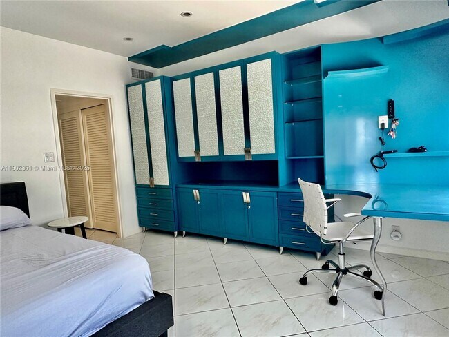 Building Photo - 4747 Collins Ave