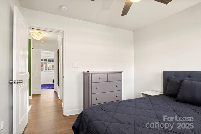 Building Photo - 1318 Green Oaks Ln