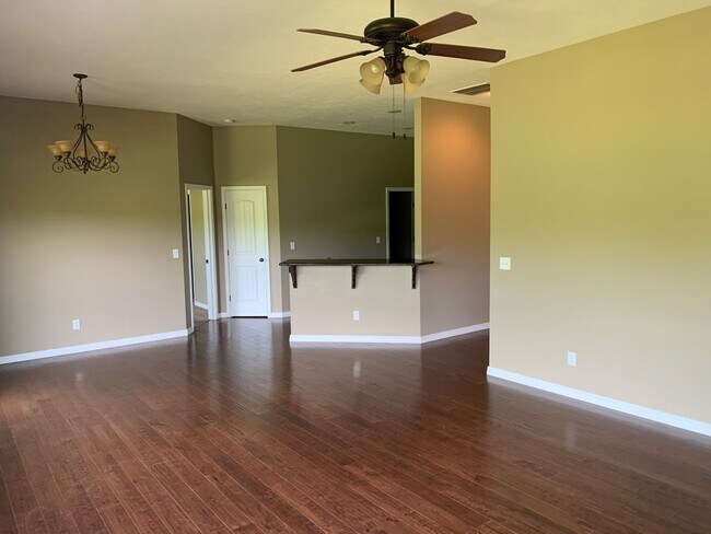 Building Photo - 3 Bedroom Home in South Springfield