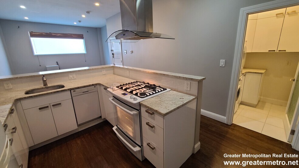 Building Photo - 99 Endicott St