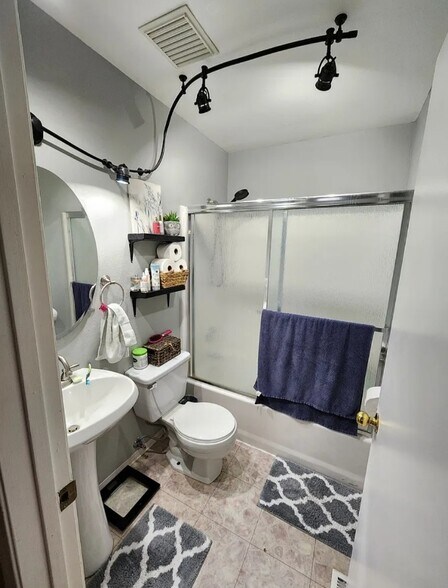 Building Photo - 875 Aspen Pl