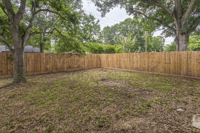 Building Photo - 2107 Lamar Dr