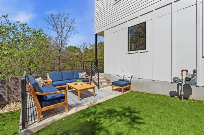 Building Photo - 1168 Ridgeway Dr