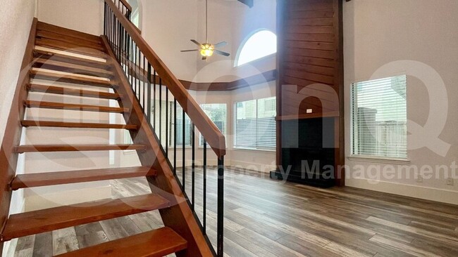 Building Photo - 821 Dublin Dr