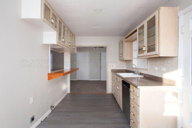 Building Photo - Cute Avondale Home