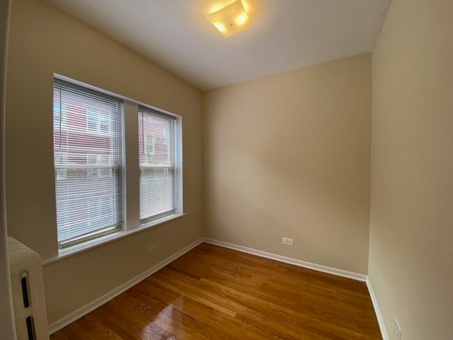 Building Photo - 1349 W Touhy Ave