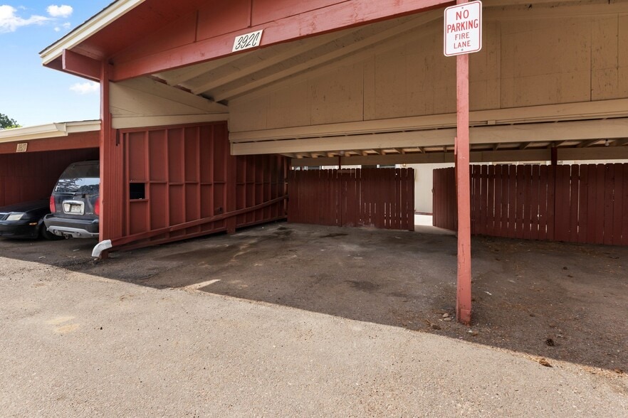 Building Photo - 392 W Rockrimmon Blvd
