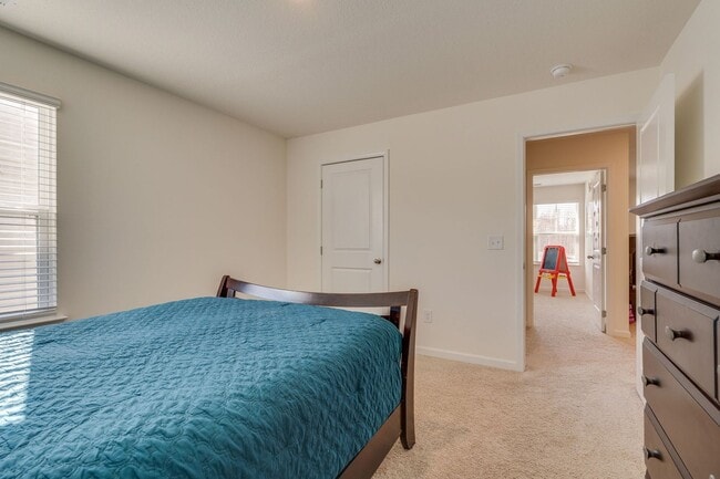 Building Photo - 4 bed/2.5 bath in Kingsport, TN