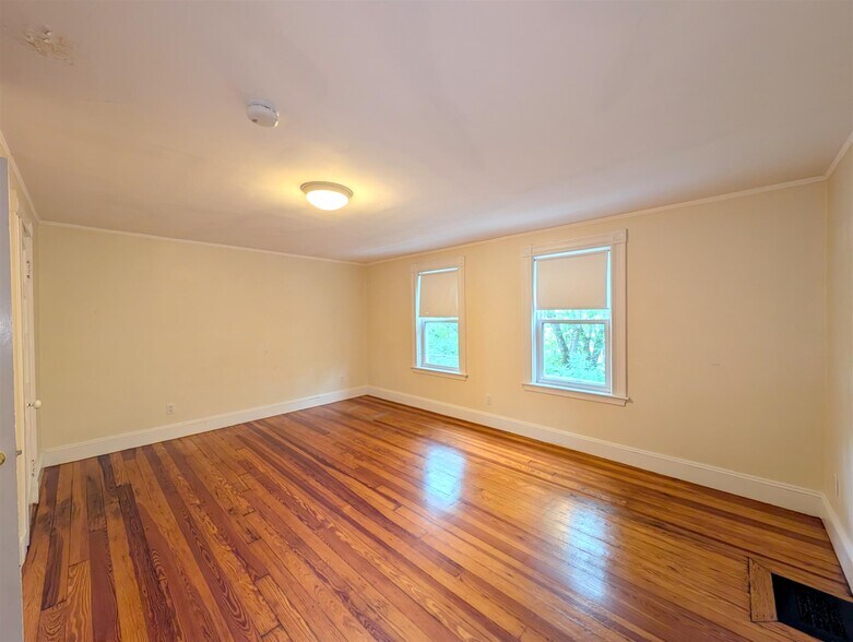 Building Photo - 41 Ossipee Rd