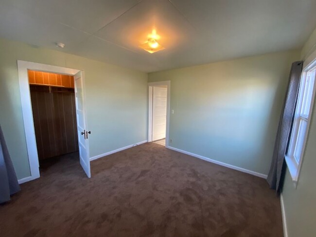 Building Photo - Henderson Center house for rent!  2/1 full...