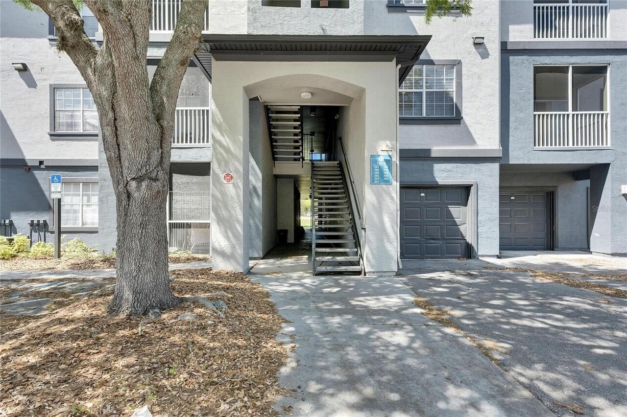Building public stairs - 13016 Sanctuary Cove Dr