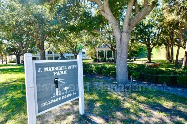 Building Photo - 2057 Middle St