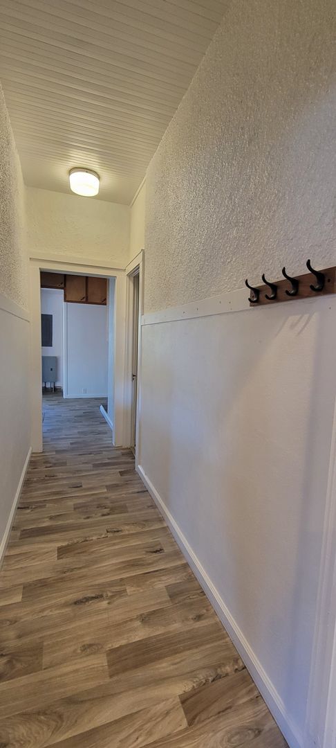 Building Photo - Enjoy The River Breeze On The Front Porch