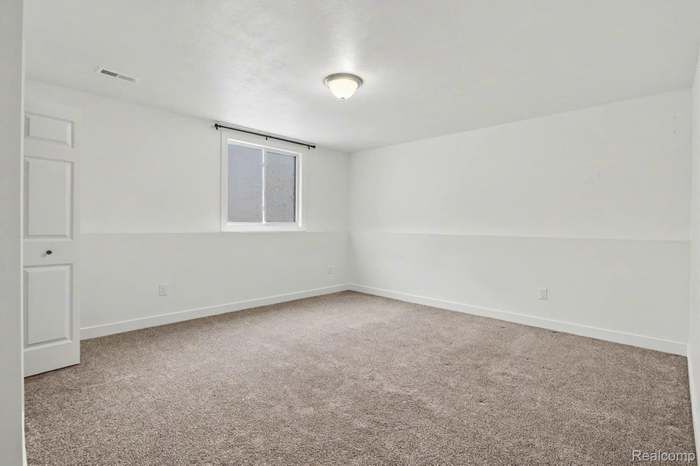 Building Photo - 529 Swan River Dr