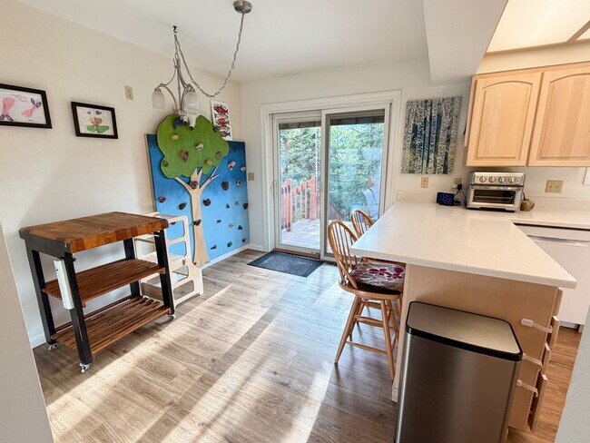Building Photo - 6841 Crooked Tree Dr
