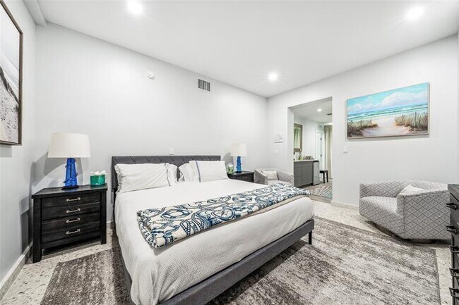 Building Photo - 2523 Castilla Isle