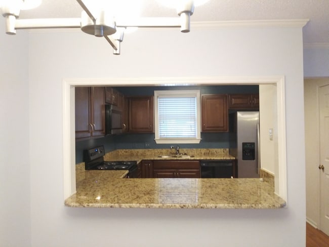 Building Photo - 310 Hollyfax Cir NE