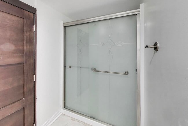 Building Photo - 6544 N Albany Ave