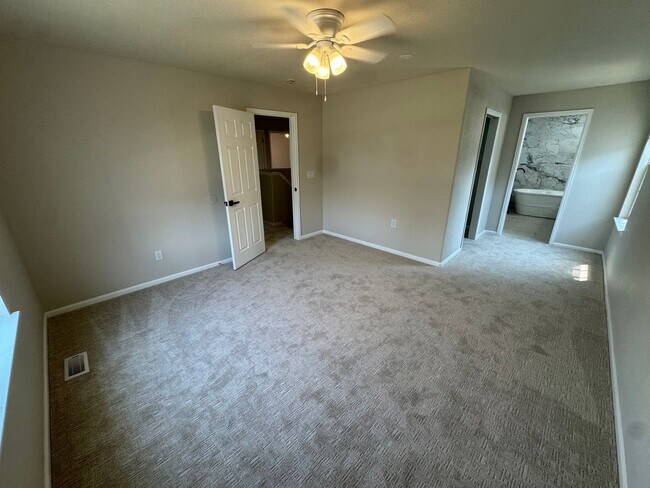 Building Photo - Completely Remodeled Home in Englewood