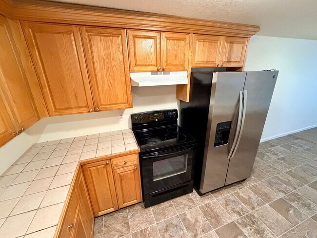 Building Photo - Two Bedroom Apartment in Central Salem