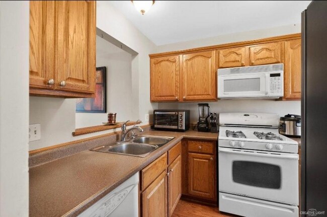 Building Photo - 424 Ascot Ln