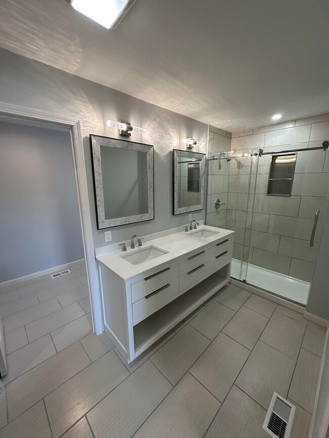 Building Photo - 905 Ardmore Dr