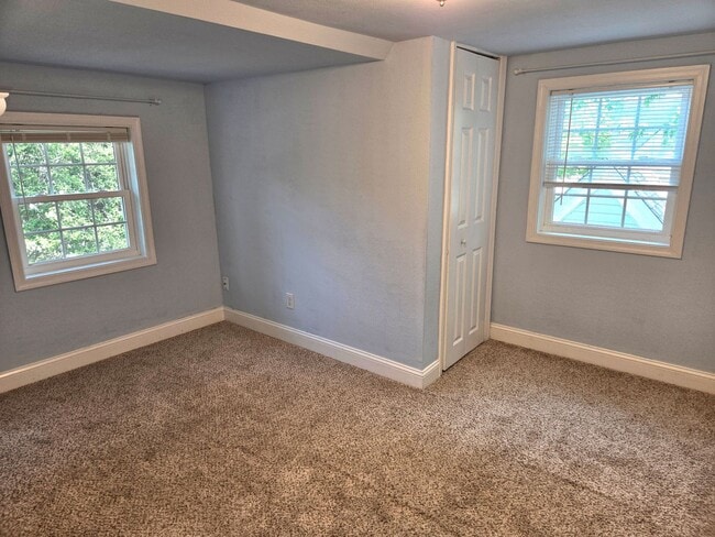 Building Photo - Beautiful Move-In Ready Single Family Home!