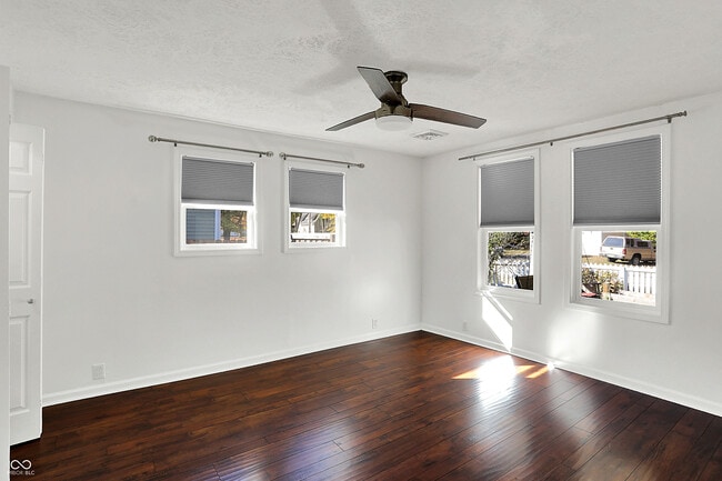 Building Photo - 301 W Pierce St