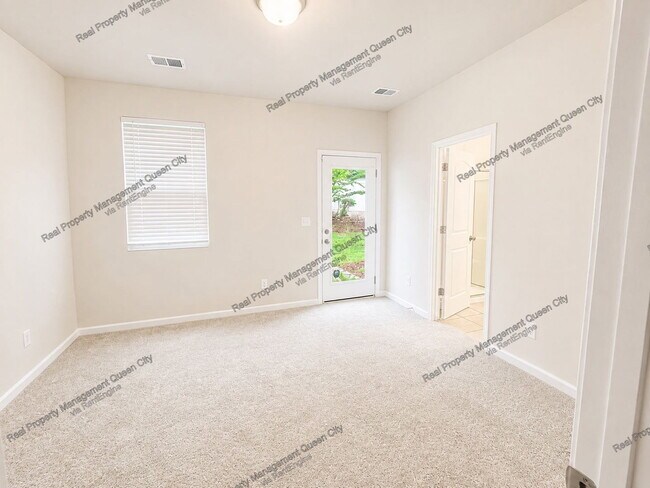 Building Photo - 2407 Lazette Dr