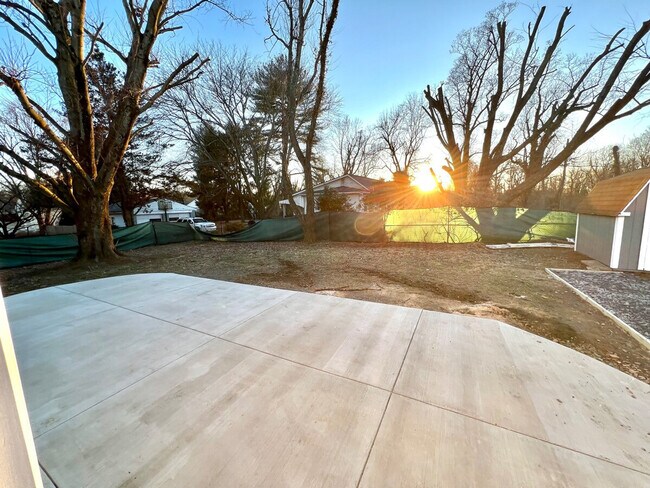 Building Photo - 907 Rollins Ave