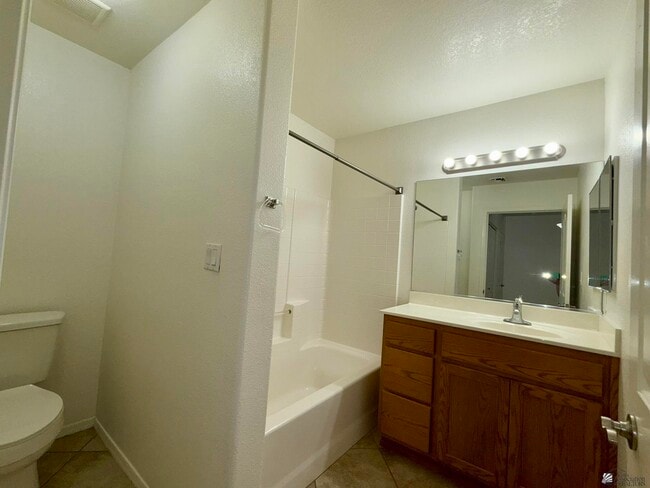 Building Photo - 3142 S Ragen Dr