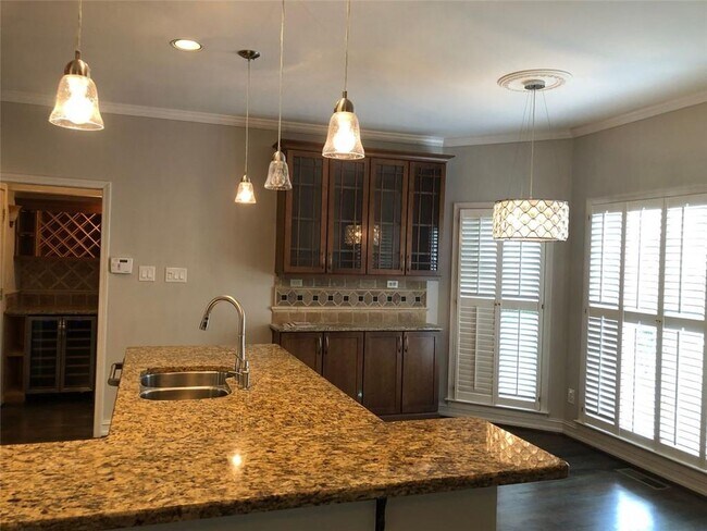 Building Photo - 2242 Lenox Walk NE