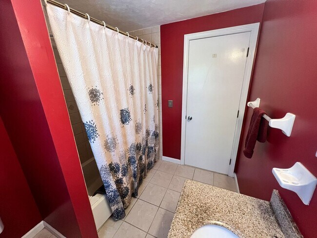 Building Photo - Single Family, Raised Ranch With Many Upda...