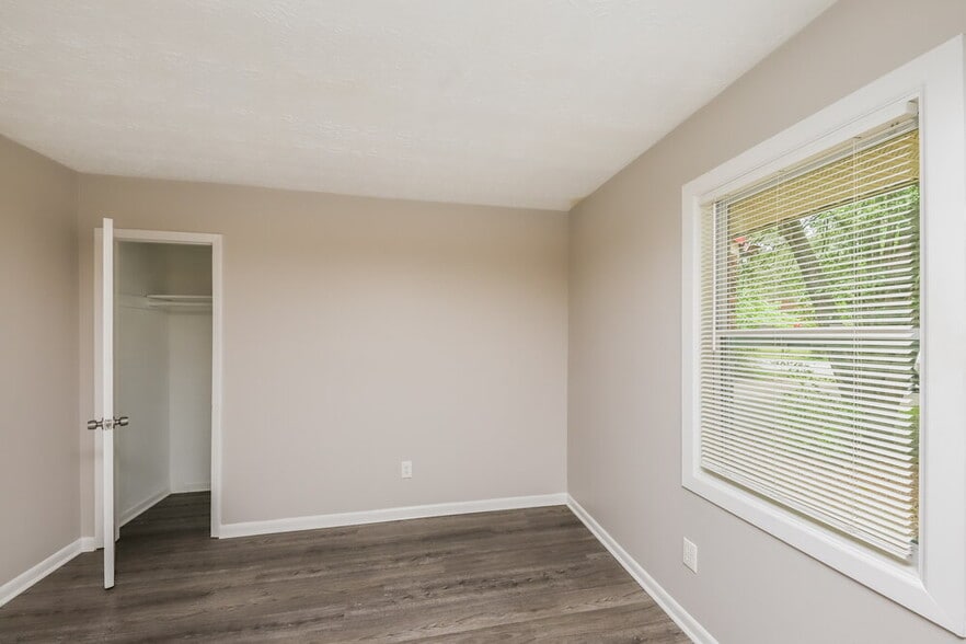 Building Photo - 2870 Valley Brook Dr SW