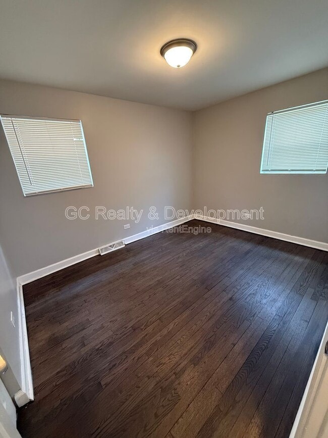 Building Photo - 9110 S Essex Ave