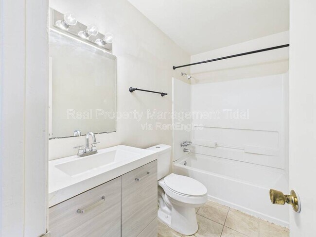 Building Photo - 1528 Darren Cir