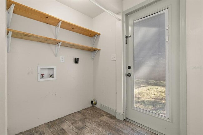 Building Photo - 8507 Claonia St