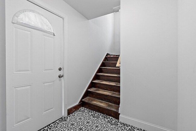 Building Photo - 53 Fenwood Rd