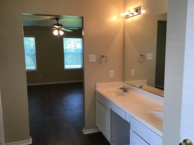 Building Photo - 4706 Buescher Ct