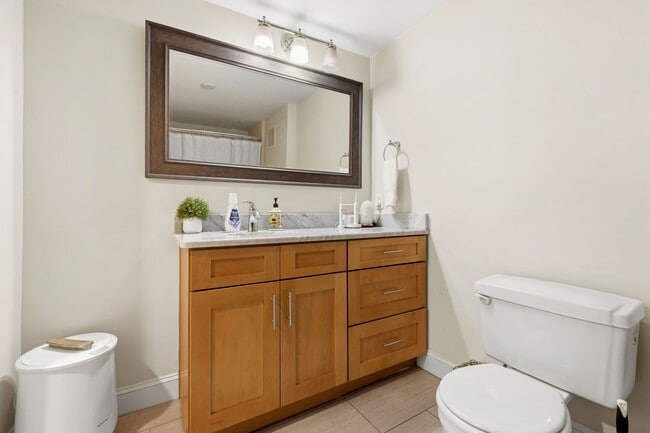 Building Photo - Beautiful apartment less than 1 mile from Brightleaf Square! Utilities Included!