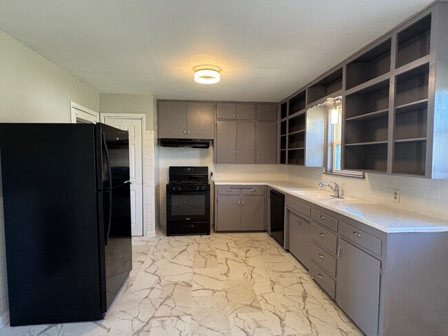 Building Photo - 110 W Virginia Ave