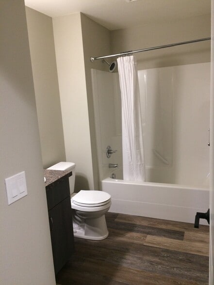 Building Photo - 5819 NE 162nd Ave