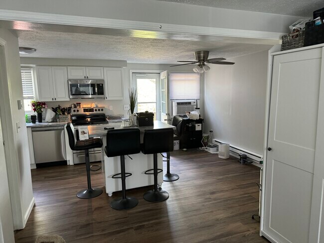Kitchen/ dining - 35 Genessee St