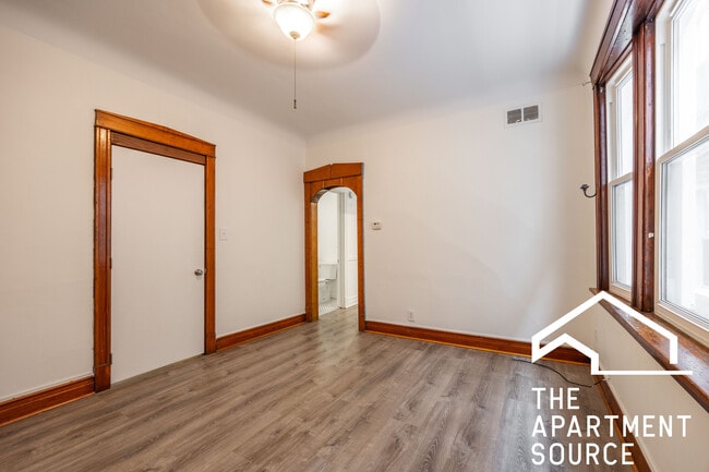 Building Photo - 2132 W Iowa St