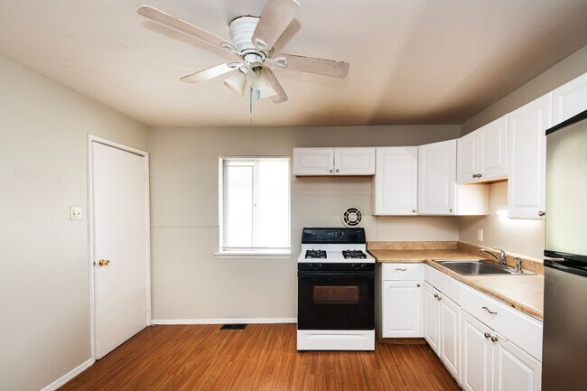 Building Photo - Lovely 3 Bedroom, 1 Bathroom Home