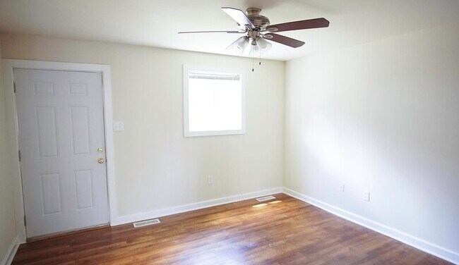 Building Photo - 1911 Lakeview Ave