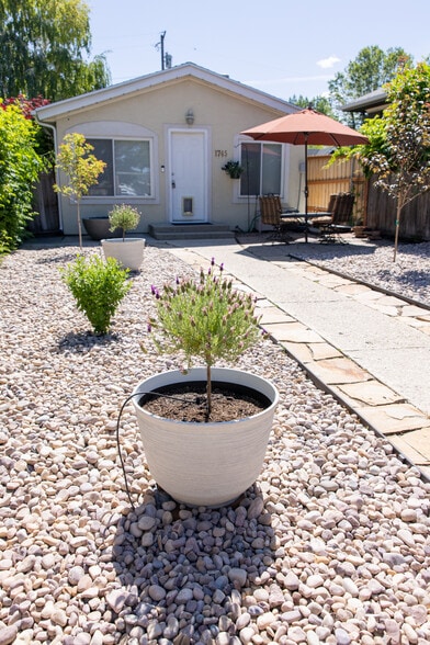 Front + Landscaping - 1745 Lake St